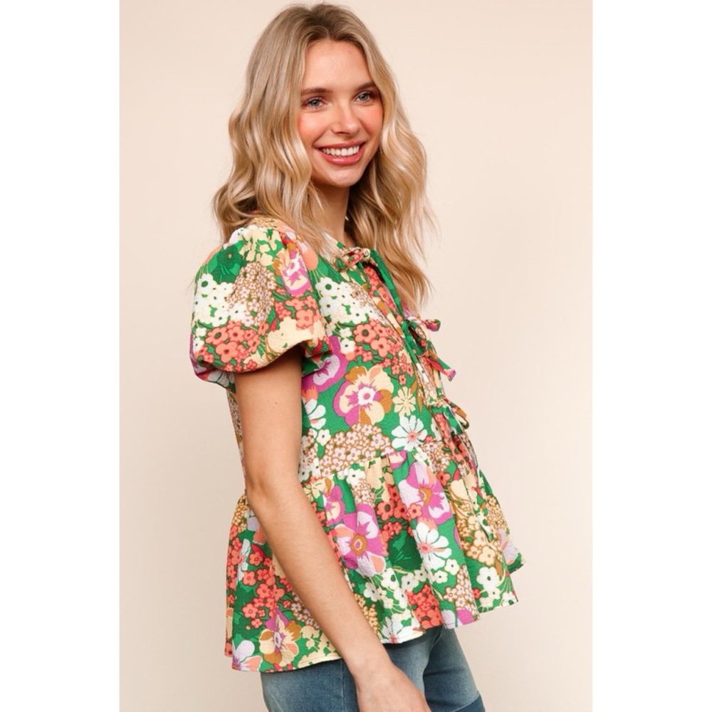 NEW! Kelly Green Front Tie Bubble Sleeve Floral Top! - Picture 2 of 8
